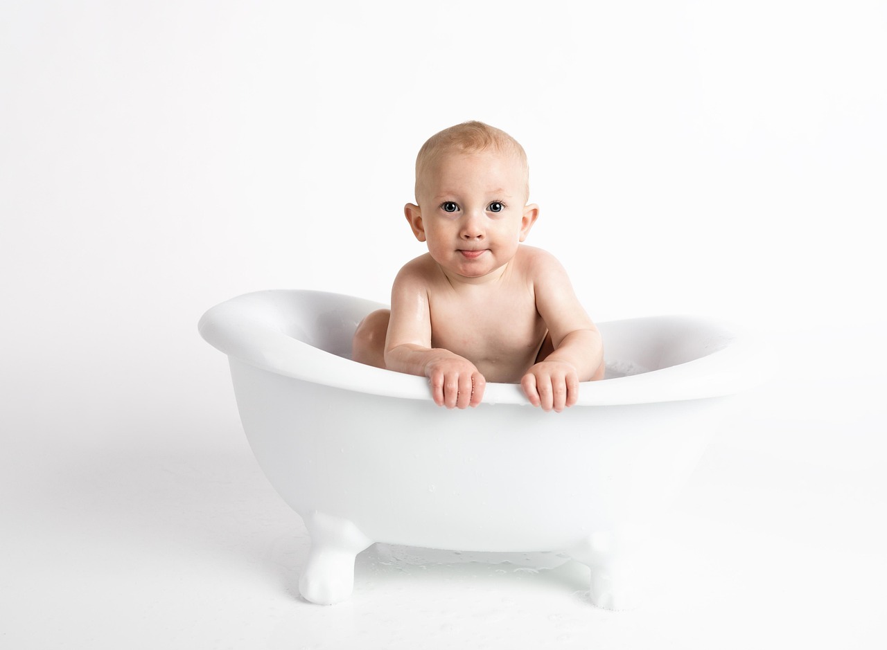 Hoe vaak moet je een pasgeboren baby in bad doen?